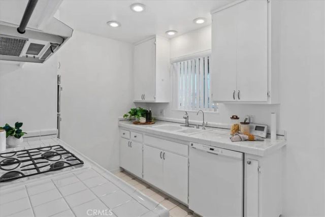 1198 Dorset Lane, Costa Mesa, CA 92626