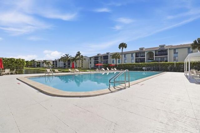 1111 Green Pine Boulevard G2, West Palm Beach, FL 33409