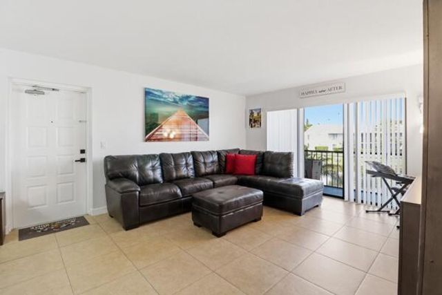 1111 Green Pine Boulevard G2, West Palm Beach, FL 33409
