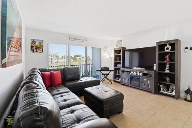 1111 Green Pine Boulevard G2, West Palm Beach, FL 33409