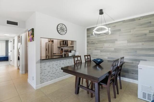 1111 Green Pine Boulevard G2, West Palm Beach, FL 33409