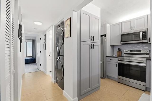 1111 Green Pine Boulevard G2, West Palm Beach, FL 33409