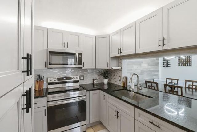 1111 Green Pine Boulevard G2, West Palm Beach, FL 33409