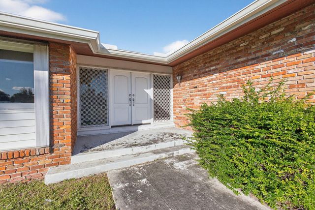 1314 N Lakeside Drive, Lake Worth Beach, FL 33460