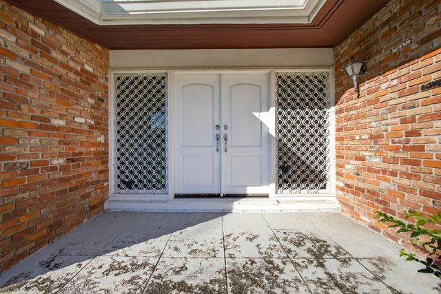 1314 N Lakeside Drive, Lake Worth Beach, FL 33460