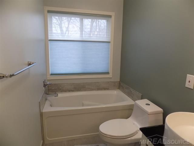 36225 Dominion Circle, Sterling Heights, MI 48310