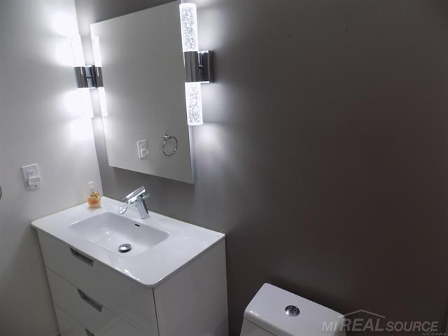 36225 Dominion Circle, Sterling Heights, MI 48310