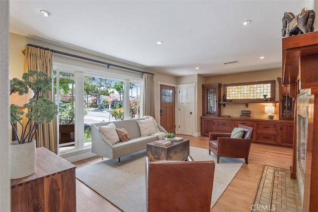 298 Granada Avenue, Long Beach, CA 90803