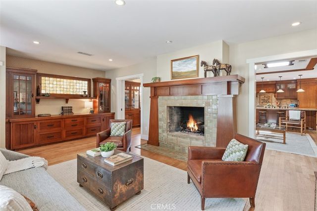 298 Granada Avenue, Long Beach, CA 90803