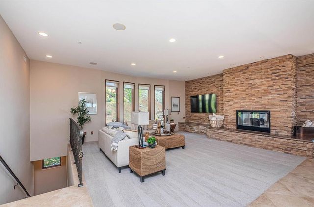 2362 Edgehill Road, Vista, CA 92084