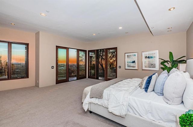 2362 Edgehill Road, Vista, CA 92084