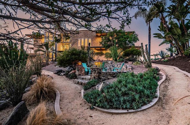 2362 Edgehill Road, Vista, CA 92084