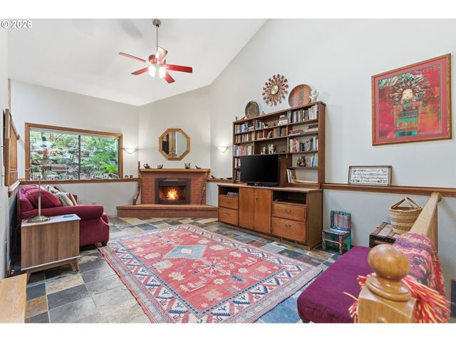 205 S CANBY St, Portland, OR 97219