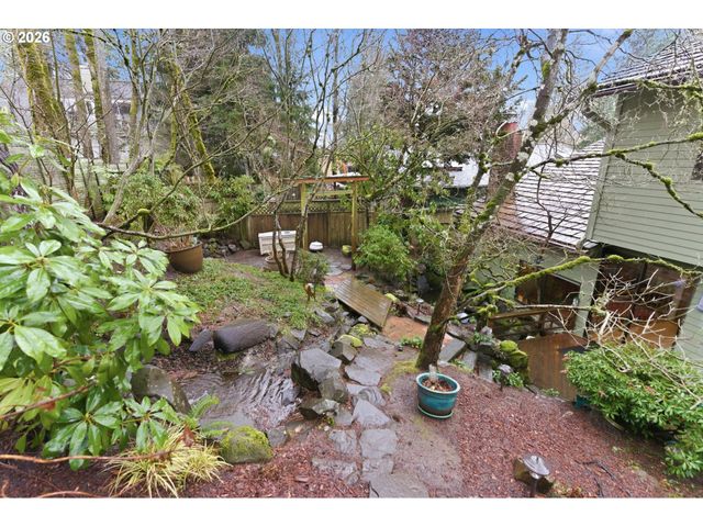 205 S CANBY St, Portland, OR 97219