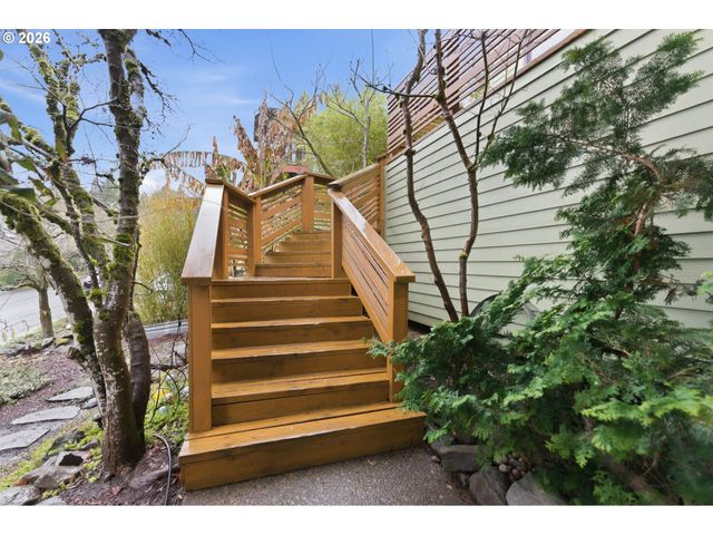 205 S CANBY St, Portland, OR 97219