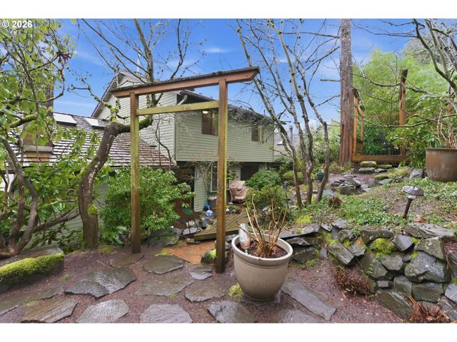 205 S CANBY St, Portland, OR 97219