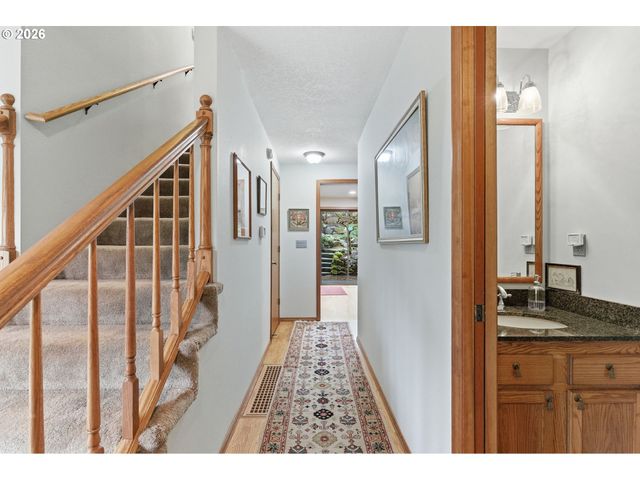 205 S CANBY St, Portland, OR 97219