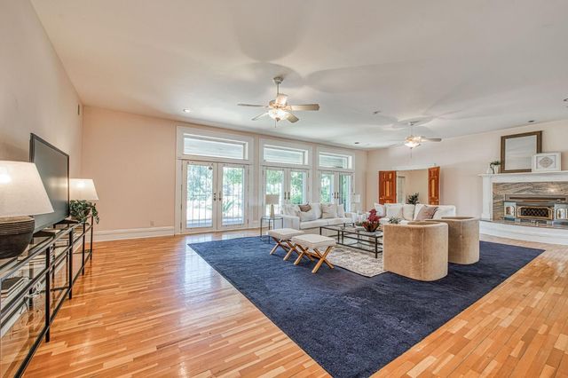 4715 E Copper Avenue, Clovis, CA 93619