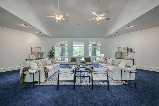 4715 E Copper Avenue, Clovis, CA 93619