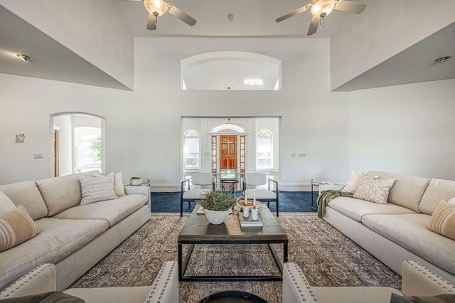 4715 E Copper Avenue, Clovis, CA 93619