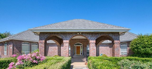 4715 E Copper Avenue, Clovis, CA 93619