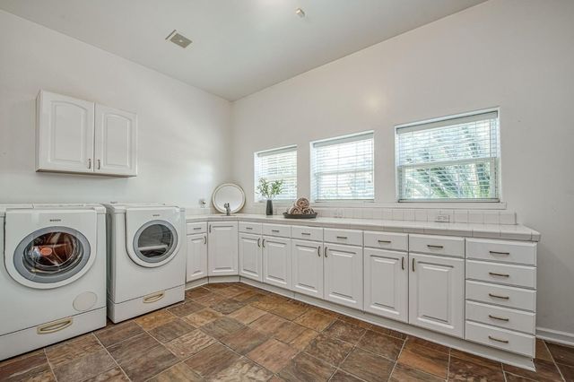 4715 E Copper Avenue, Clovis, CA 93619