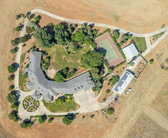 4715 E Copper Avenue, Clovis, CA 93619