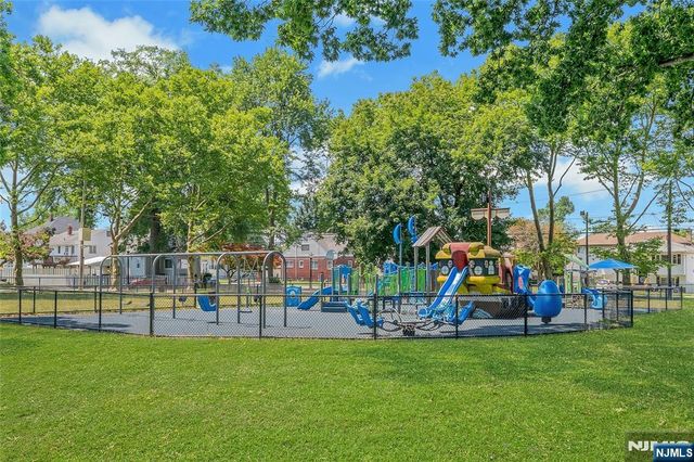 20 Florence Place, Elmwood Park, NJ 07407