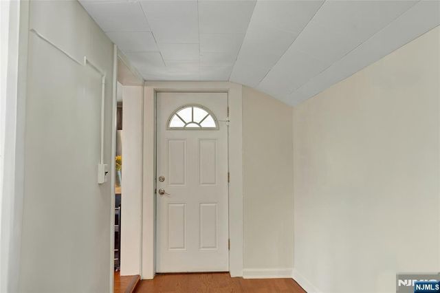 20 Florence Place, Elmwood Park, NJ 07407
