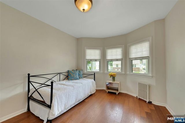 20 Florence Place, Elmwood Park, NJ 07407