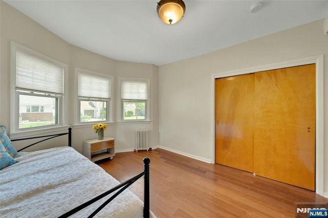 20 Florence Place, Elmwood Park, NJ 07407