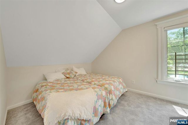 20 Florence Place, Elmwood Park, NJ 07407