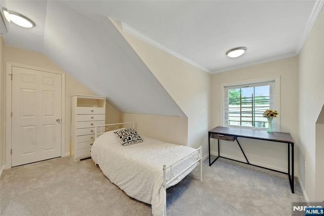 20 Florence Place, Elmwood Park, NJ 07407