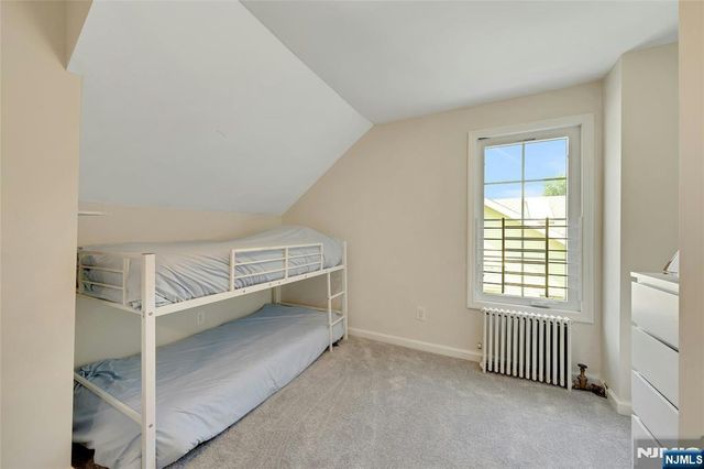 20 Florence Place, Elmwood Park, NJ 07407