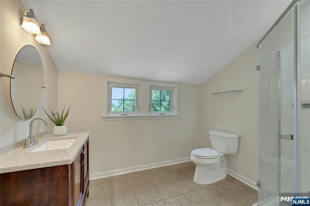 20 Florence Place, Elmwood Park, NJ 07407
