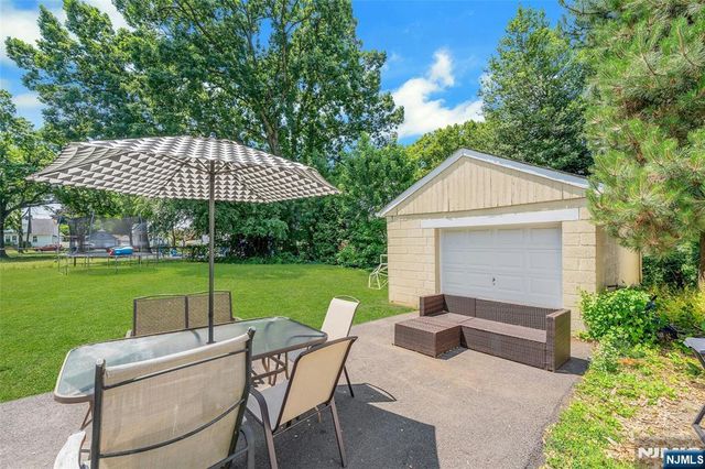 20 Florence Place, Elmwood Park, NJ 07407