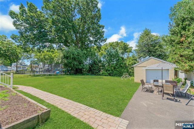 20 Florence Place, Elmwood Park, NJ 07407
