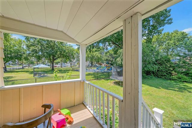 20 Florence Place, Elmwood Park, NJ 07407