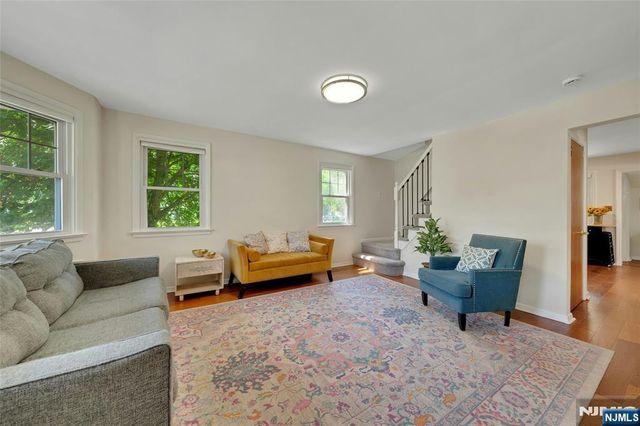 20 Florence Place, Elmwood Park, NJ 07407