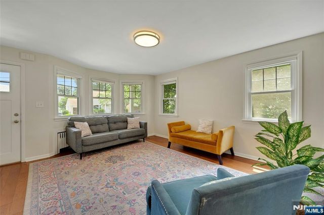 20 Florence Place, Elmwood Park, NJ 07407