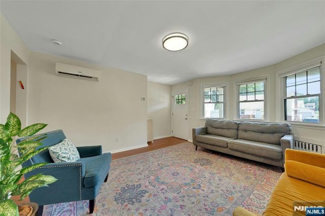 20 Florence Place, Elmwood Park, NJ 07407