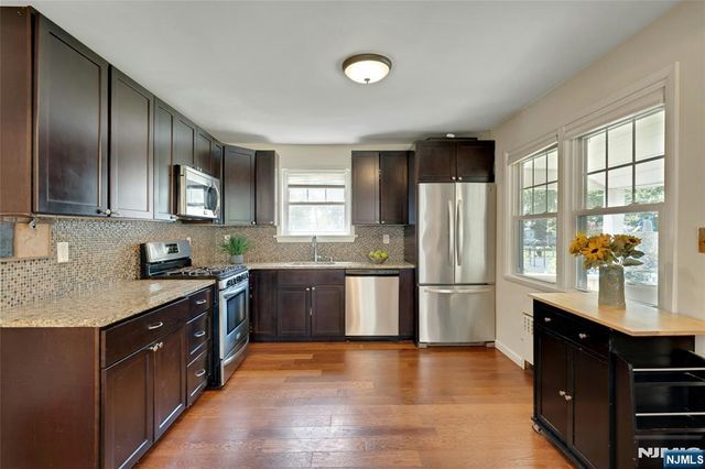 20 Florence Place, Elmwood Park, NJ 07407