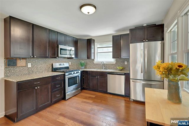 20 Florence Place, Elmwood Park, NJ 07407