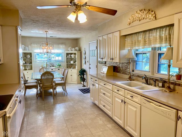 800 Walton Drive, Plainfield, IN 46168