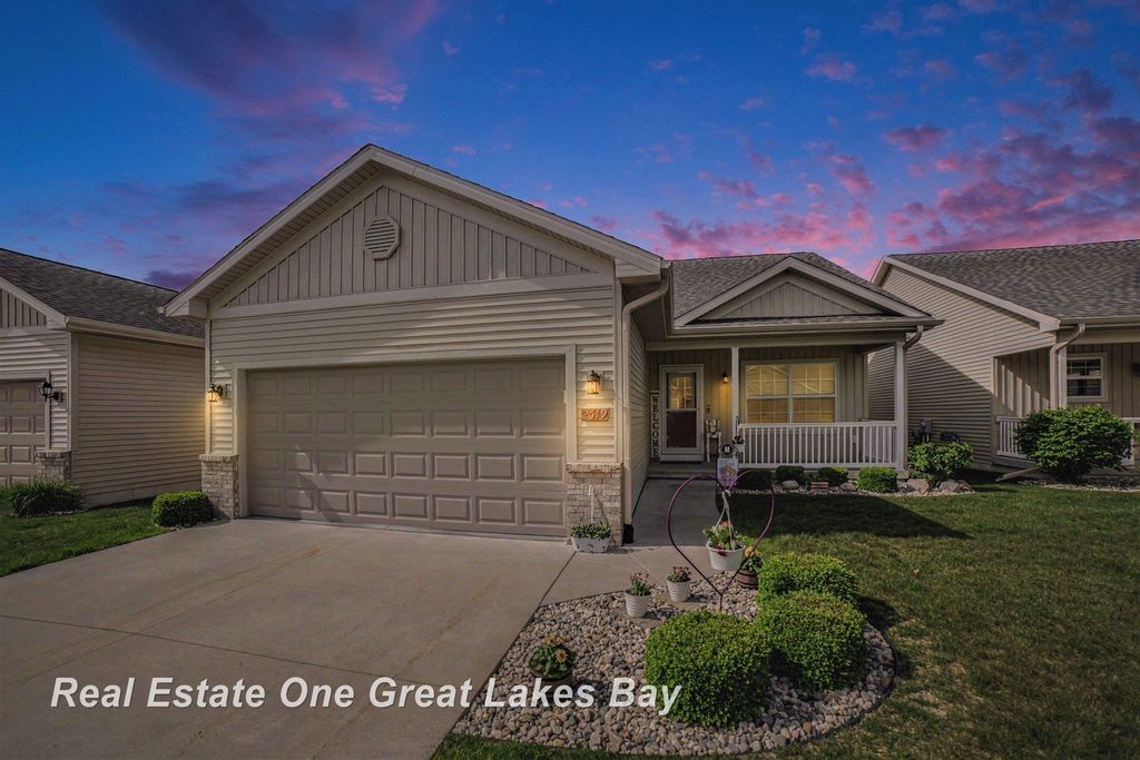 2619 Kitty Hawk Circle, Midland, MI 48642