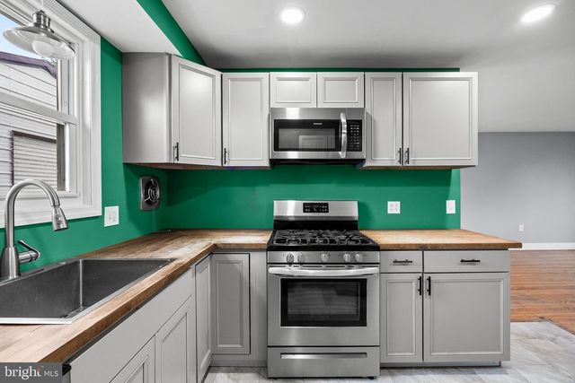 412 W HENRY ST, Palmyra, NJ 08065