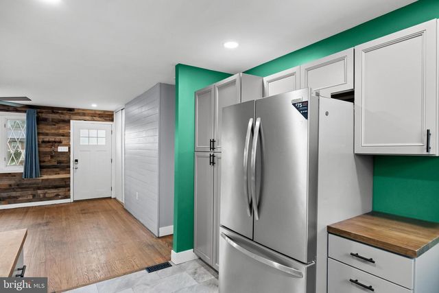 412 W HENRY ST, Palmyra, NJ 08065