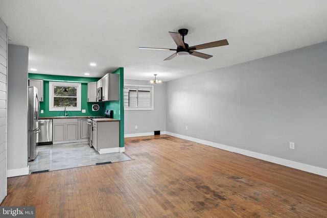 412 W HENRY ST, Palmyra, NJ 08065