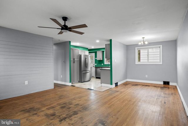 412 W HENRY ST, Palmyra, NJ 08065