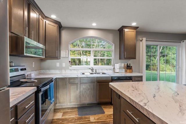 52290 Ash Road, Granger, IN 46530